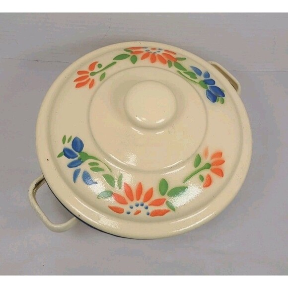 Vintage Cream Floral 2 Quart Enameled Pot With Lid - Picture 5 of 8